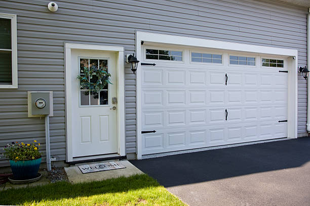 24/7 Emergency Garage Door Panel Replacement experts in New Haven, MO